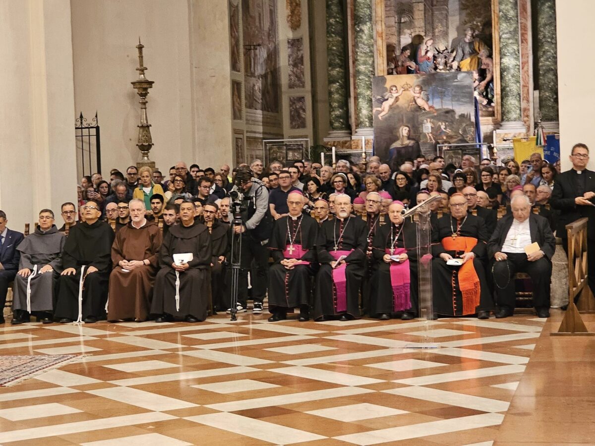 Cinquemila pellegrini a Assisi | L'inaspettato riconoscimento a Suor Alfonsa che cambia tutto!