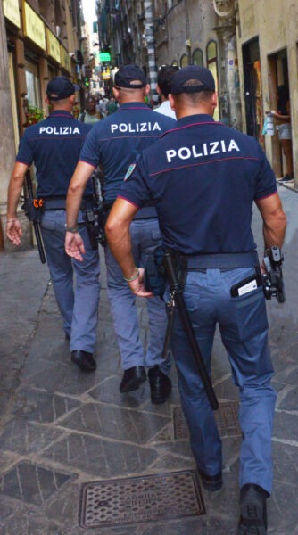 Controlli straordinari tra spaccio e sicurezza | Chi è il giovane fermato con cocaina e spray urticante?