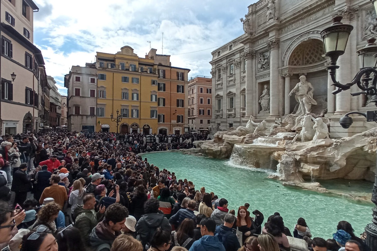 Fontana di Trevi a numero chiuso | È davvero il momento di introdurre il ticket?