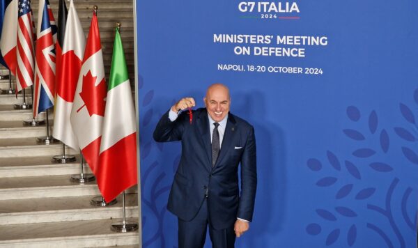 G7 Difesa a Napoli con un corno portafortuna | L'Italia scrive la storia e sorprende tutti!