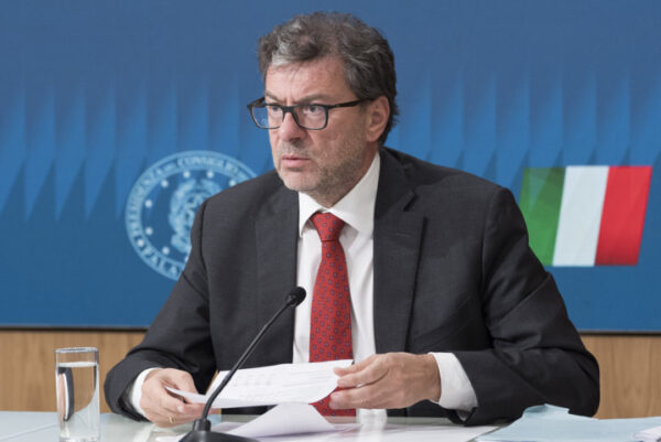 Giorgetti annuncia: "Niente più tasse nella manovra" | È davvero possibile credere a questa promessa?