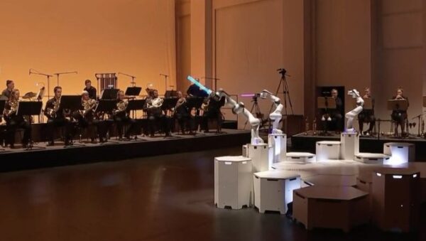 Il robot direttore d'orchestra che dirige musica impossibile | Può la tecnologia superare l'emozione umana?