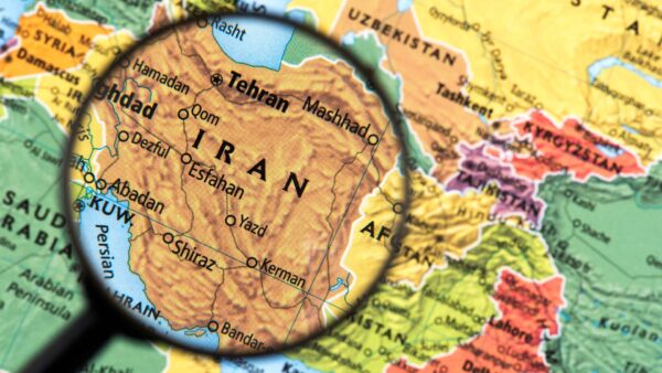 Iran Abbandonato: Perché Il Mondo Arabo Festeggia la Caduta di Hezbollah e Ignora Teheran?