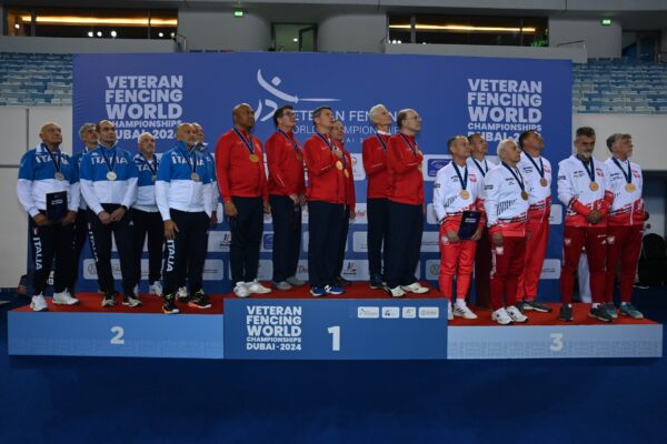 Italia trionfa con la sesta medaglia d'argento ai Mondiali Master | Ma il vero regalo è il compleanno del Capo delegazione!