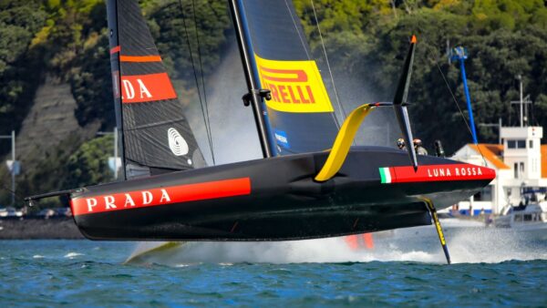 Luna Rossa cade clamorosamente | Scopri perché il sogno italiano è svanito in un colpo solo!