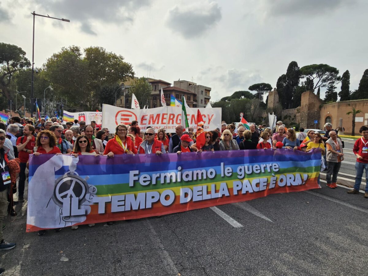 Oltre 20.000 persone in corteo a Roma | Ma cosa sta davvero spingendo il popolo a chiedere pace?