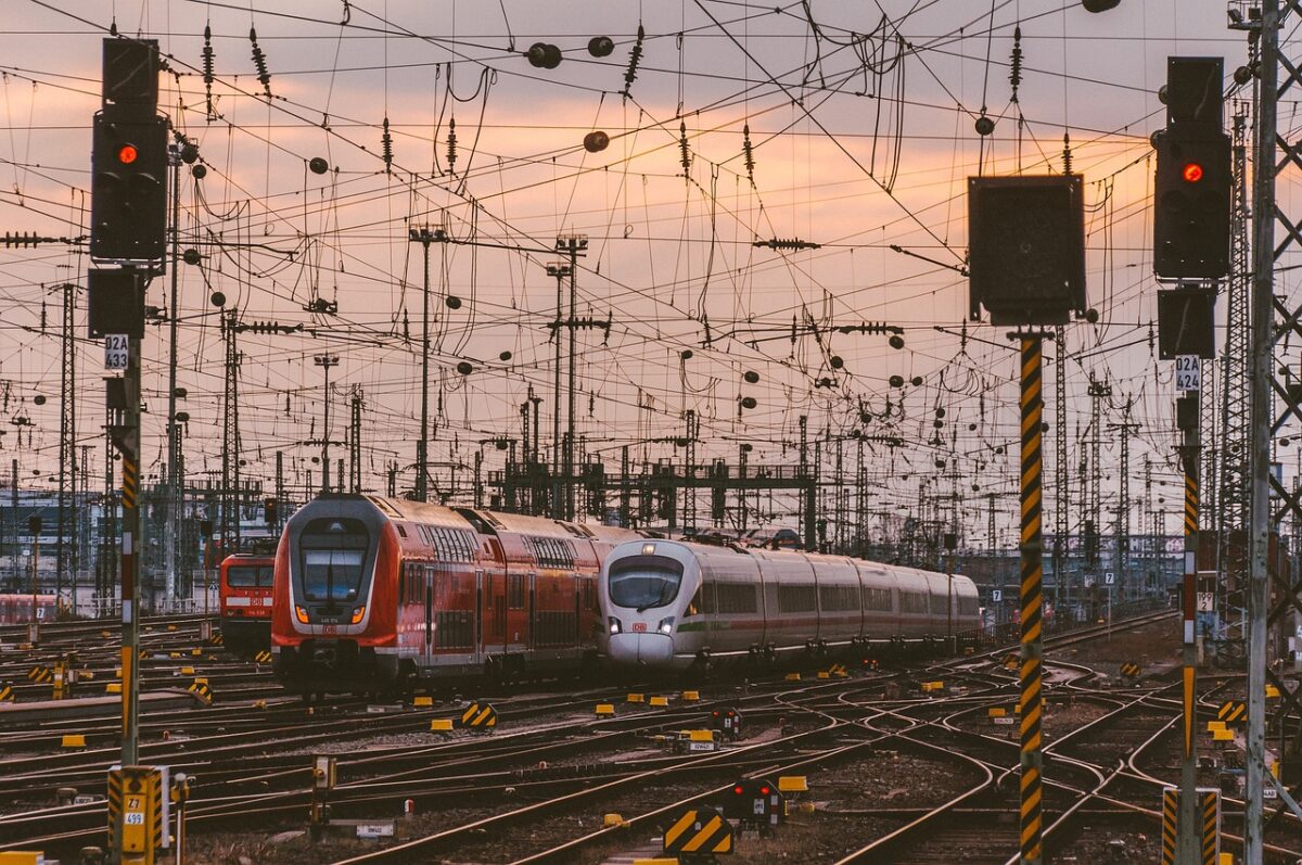 Operaio investito da un treno sulla Bologna-Venezia | Si nasconde un mistero dietro la tragedia?