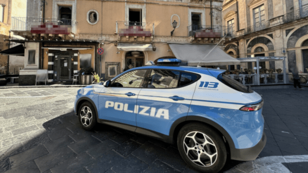 Aggressione a vigilessa e presenti per una multa: Daspo per i fratelli ristoratori di piazza Addamo