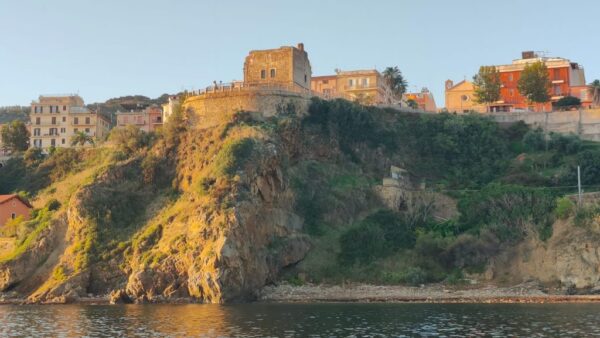 Frane in Sicilia: oltre un milione per salvare la Torre del Marchese | Ma cosa nasconde davvero questo intervento?