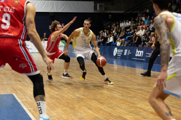 Ragusa conquista la prima vittoria in un finale mozzafiato | Può un solo infortunio cambiare le sorti di una squadra?