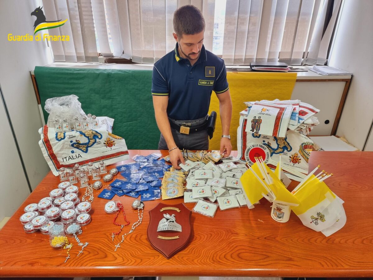 Sequestrati oltre 100mila articoli contraffatti tèfici Vaticani | Chi si nasconde dietro questo inganno religioso? - 