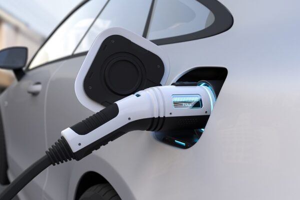 Stellantis ammette: "Le auto elettriche costano troppo per gli italiani" | Gli incentivi sono davvero la soluzione che ci serve?