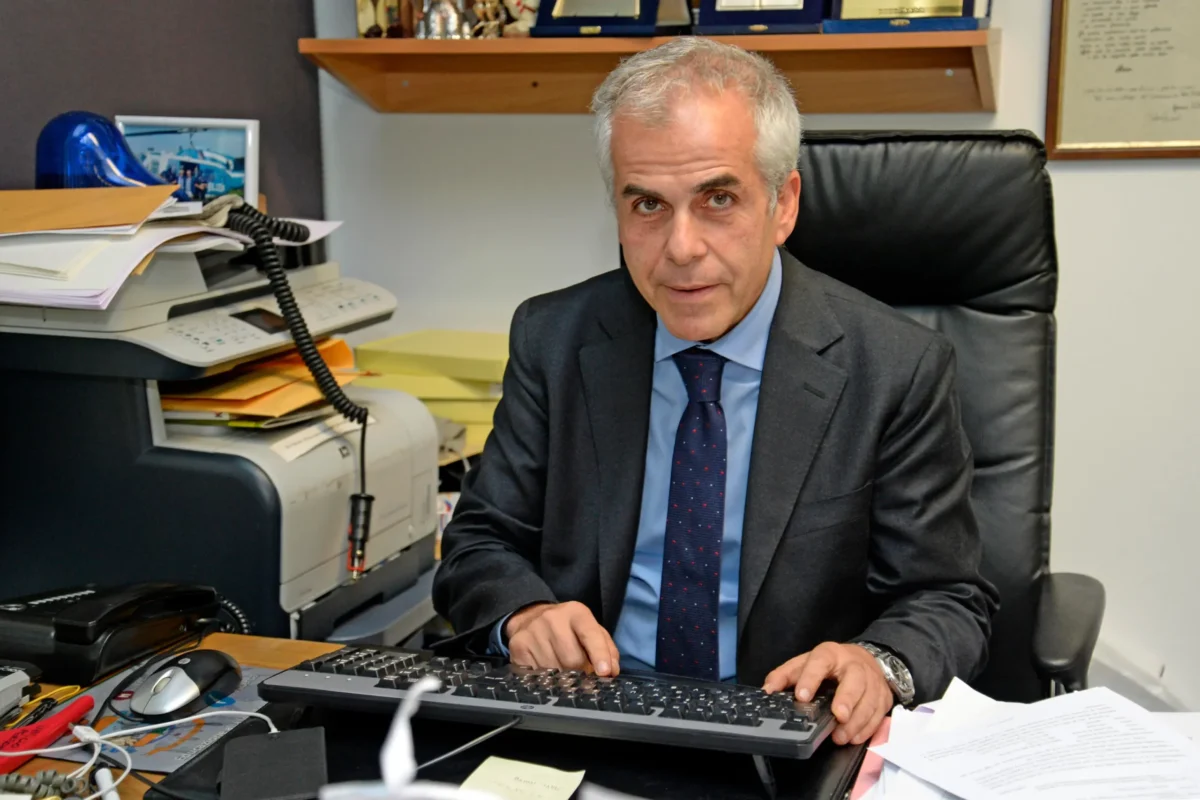 Super poliziotto diventa sospettato di corruzione | La verità che potrebbe ribaltare la lotta alla mafia! - 