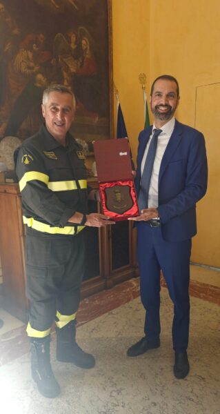 Un saluto affettuoso e un nuovo inizio: Il sindaco Basile incontra il nuovo Comandante dei Vigili del Fuoco di Messina