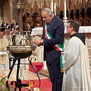 Un sindaco accende la Lampada votiva di San Francesco | Scopri il messaggio di speranza per i palermitani!