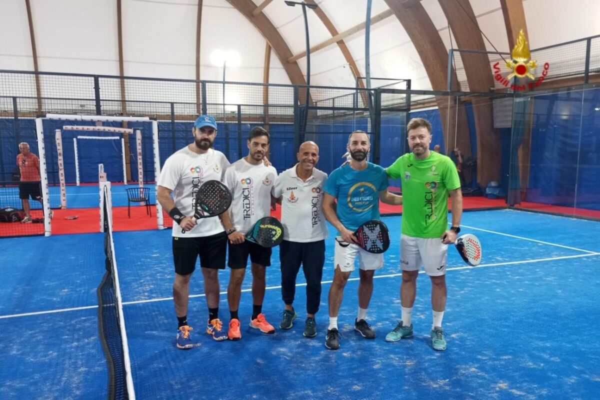 Vigili del Fuoco in Padel: il torneo che sta cambiando l'idea di sport tra i pompieri | Scopri perché è più di una semplice gara!