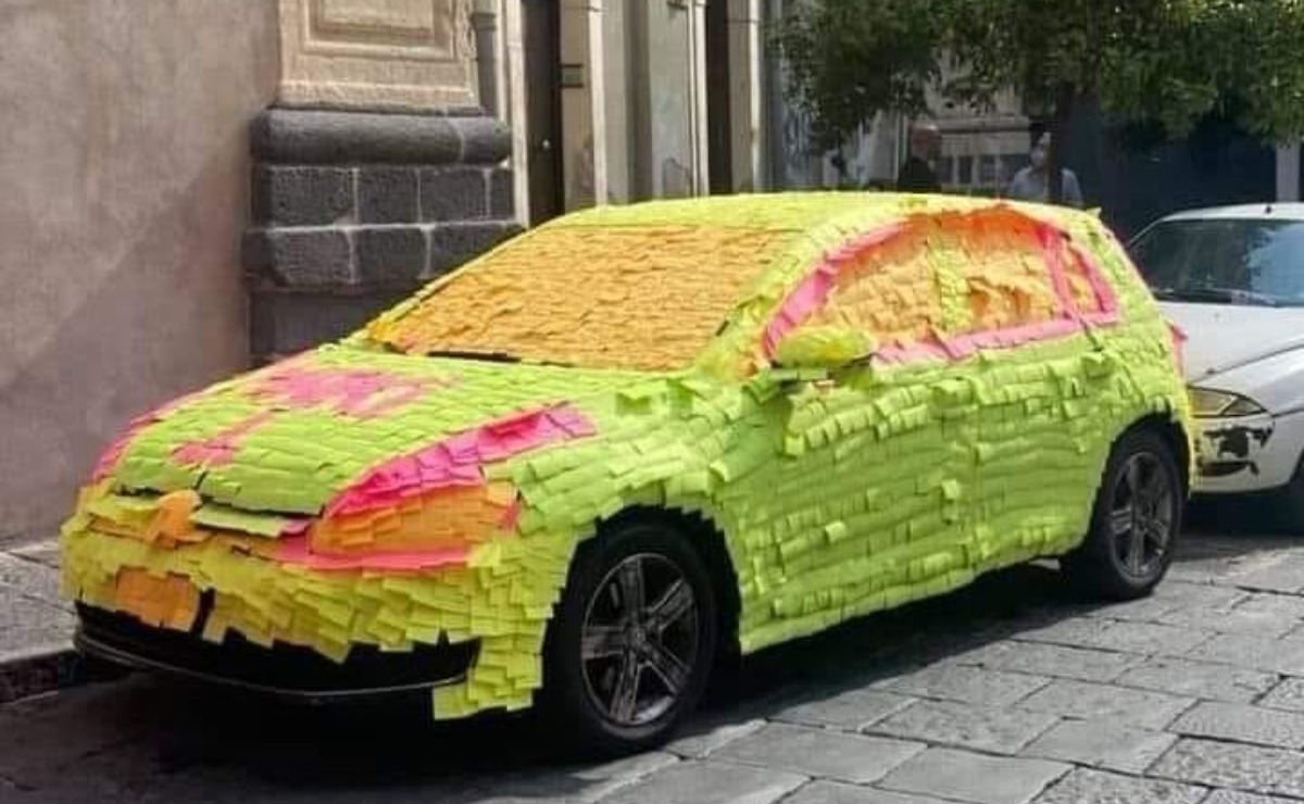 Auto ricoperta di Post-it | Avvertimento o nuova moda a Catania?