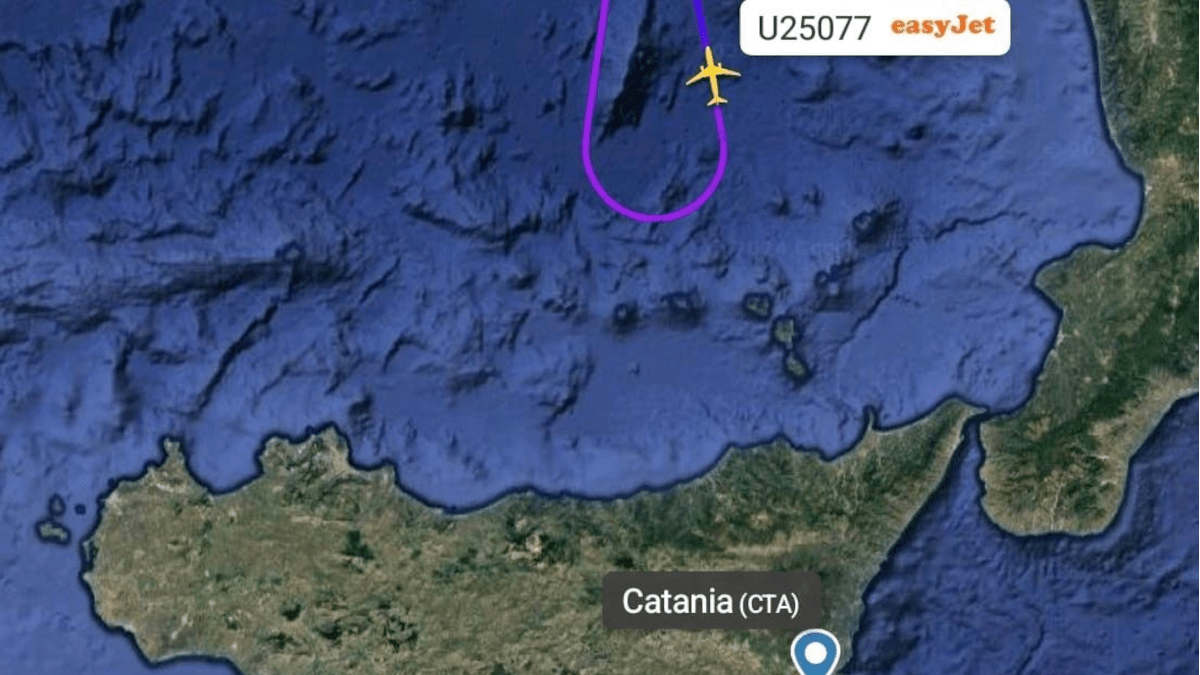 EasyJet dirotta volo con arrivo all’aeroporto di Catania su Napoli: Etna o maltempo?