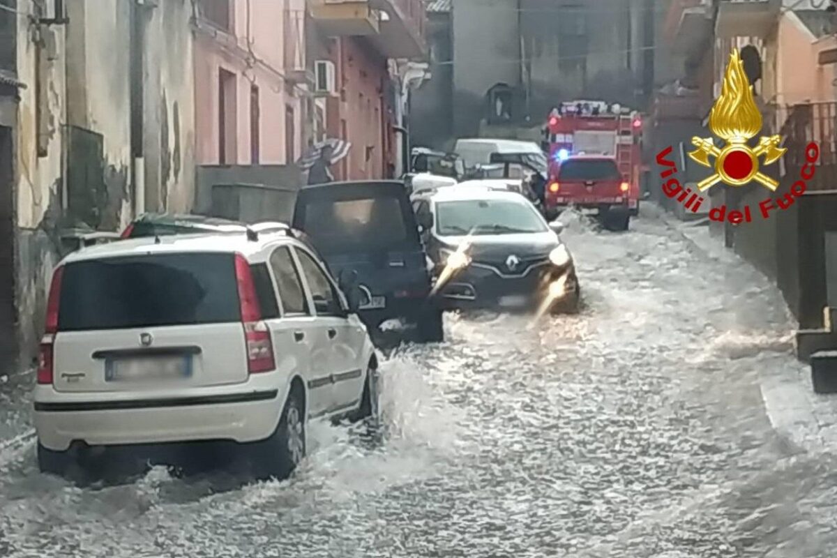 Allagamenti devastanti in Sicilia | I vigili del fuoco combattono contro il tempo per salvare vite!