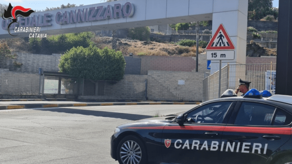 Carabinieri eroi salvano donna incinta scortandola sino all’ospedale