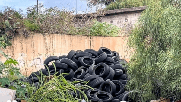 Inciviltà Catania: cresce una nuova discarica abusiva a Librino nell’indifferenza generale