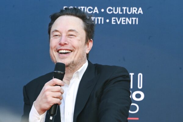 Elon Musk deride il cancelliere tedesco | È giusto o sbagliato attaccare i leader mondiali?