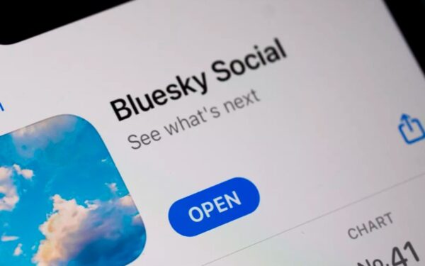 Fuga da X: ecco perché oltre 700.000 utenti stanno abbandonando Twitter per Bluesky!