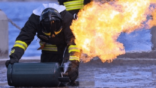 Incendio nel Palermitano: mette bombola gas in una villetta e appicca le fiamme