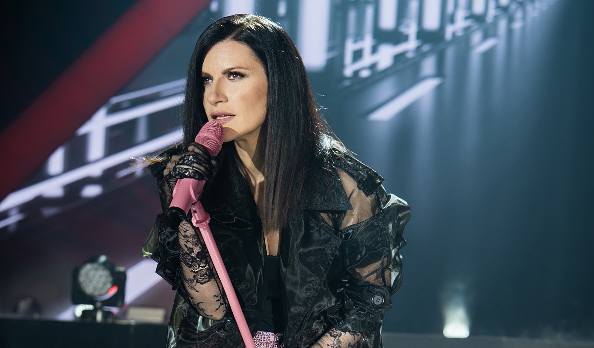 Laura Pausini costretta a rinviare il concerto! | Scopri perché questo evento ha lasciato i fan senza parole!