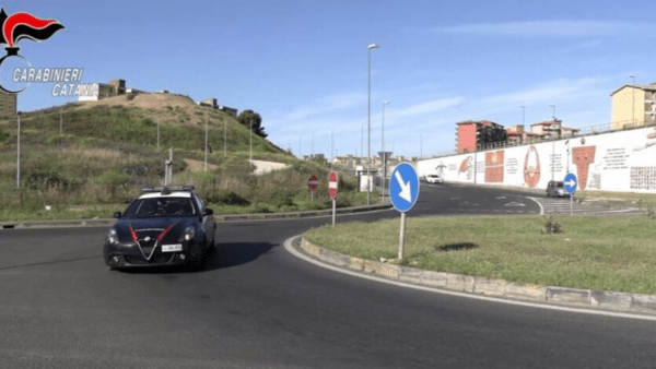 Residente danneggia la “Porta della bellezza” di Librino per rubare rame  