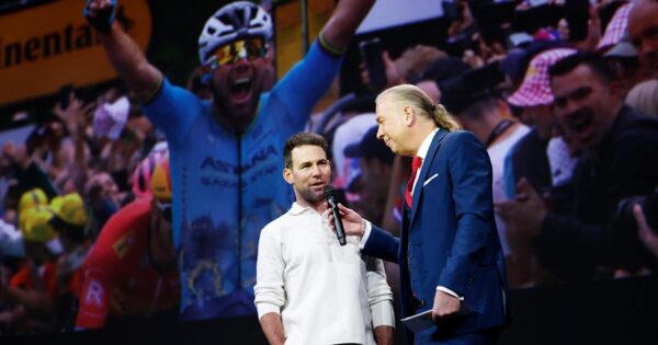 Mark Cavendish annuncia il ritiro, ma potrebbe tornare nel 2025? | La verità che potrebbe sorprendere i fan del ciclismo!