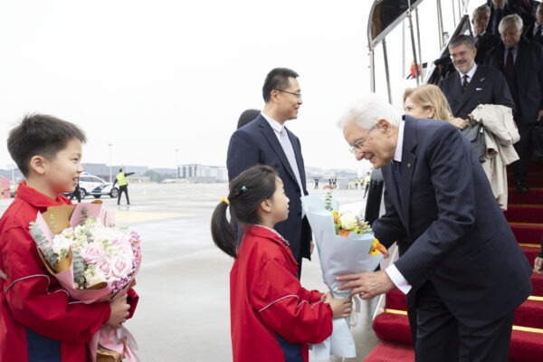 Mattarella sorprende la Cina | Scopri il legame segreto con Marco Polo e la Biennale di Venezia!