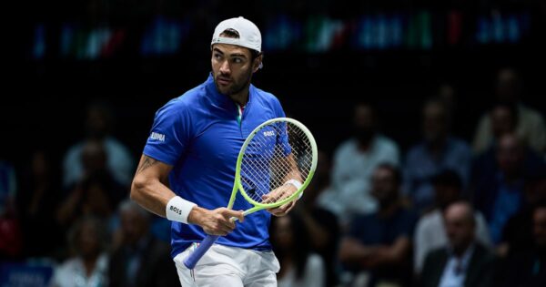 Matteo Berrettini: da promessa del tennis a guerriero in crisi | scoprendo il mistero dietro il suo rientro trionfale!