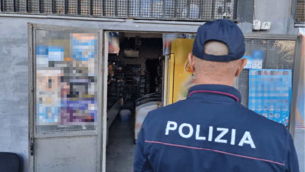 Polizia scopre mini market completamente abusivo a Librino, allaccio elettrico incluso  