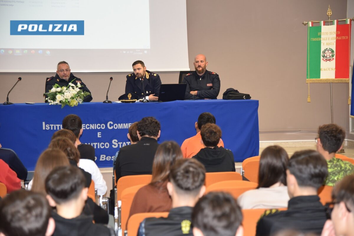 Polizia in Aula | Scopri il Segreto che Sta Cambiando il Futuro degli Studenti!