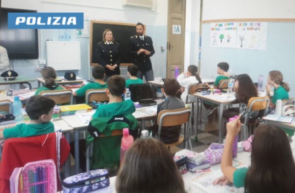 Poliziotti nelle scuole | Un'iniquità da combattere o una svolta educativa?