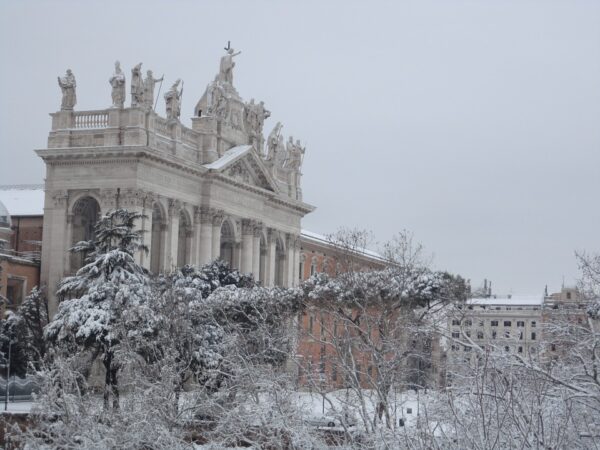 Roma si prepara alla neve | Ma i cittadini sanno davvero come affrontare il freddo estremo?