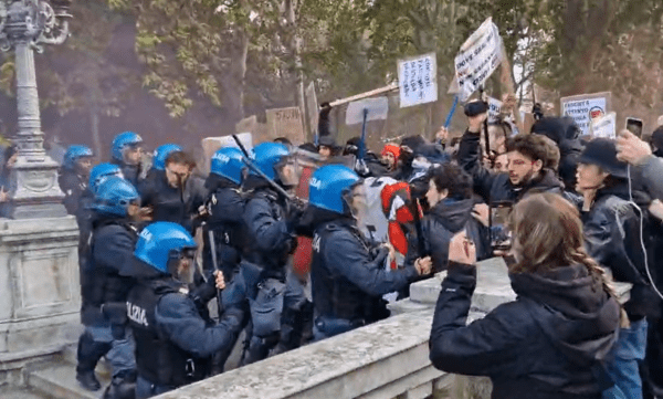 Scontri a Bologna | Ma chi protegge davvero la democrazia?