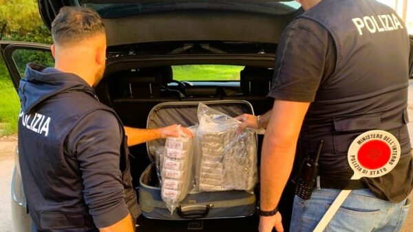 Scoperto un traffico di droga sotto il naso della Polizia | Quali segreti nascondono le strade di Gela?