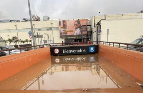 Un parcheggio sotterraneo trasformato in un cimitero | Cosa non ci dicono sulle alluvioni a Valencia?