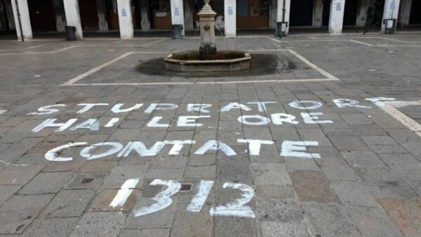 Una protesta audace in pieno Rialto | Ma è davvero il momento di minacciare gli aggressori?