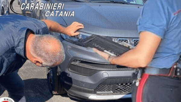 Pregiudicati vedono Jeep e non resistono alla tentazione ma non notano i Carabinieri